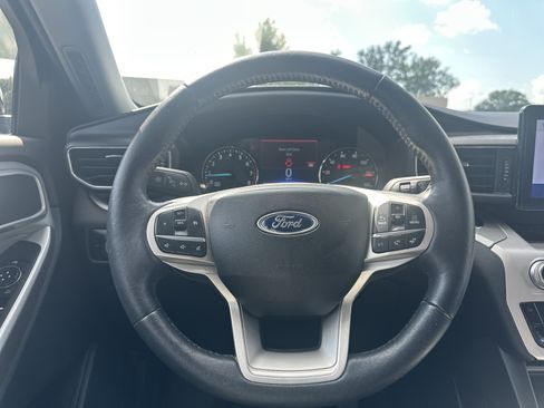 Used 2023 Ford Explorer XLT w/ Equipment Group 202A AWD/4WD image 19