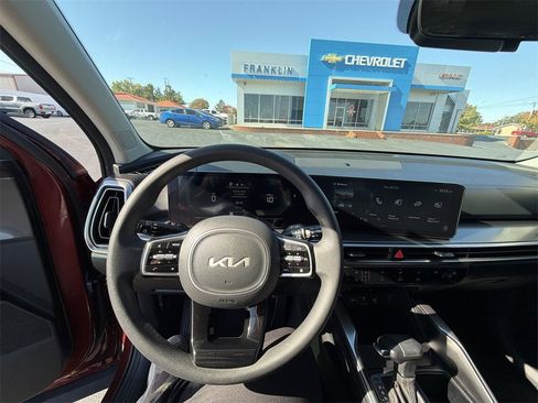Used 2025 Kia Sorento LX image 14
