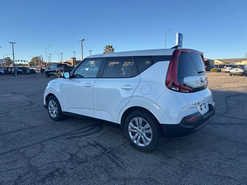Used 2021 Kia Soul LX image 3