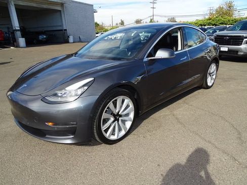 Used 2018 Tesla Model 3 Long Range RWD image 3