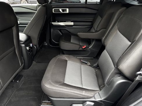 Used 2022 Ford Explorer XLT image 19