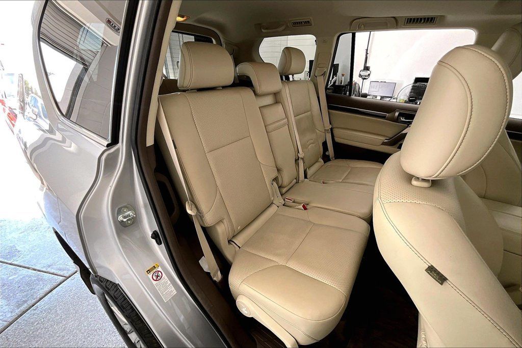 Used 2018 Lexus GX 460 Luxury w/ Preferred Accessory Package AWD/4WD image 35