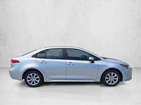 Used 2025 Toyota Corolla LE FWD image 4