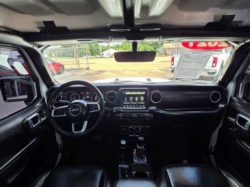 Used 2021 Jeep Wrangler Unlimited Sahara w/ Cold Weather Group AWD/4WD image 14