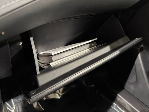 Used 2023 Toyota Highlander XLE image 32