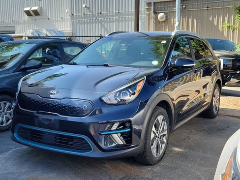 Used 2020 Kia Niro EX w/ Cold Weather Package FWD image 3
