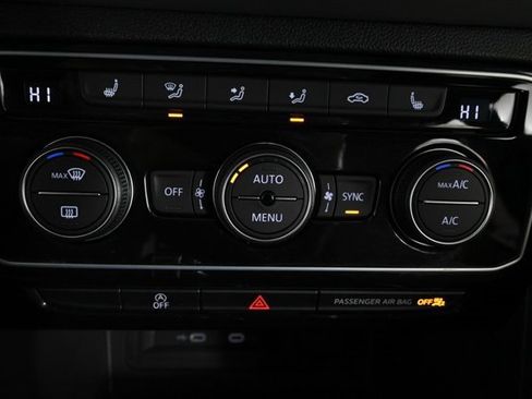 Certified 2022 Volkswagen Atlas Cross Sport SE w/ Panoramic Sunroof Package image 26