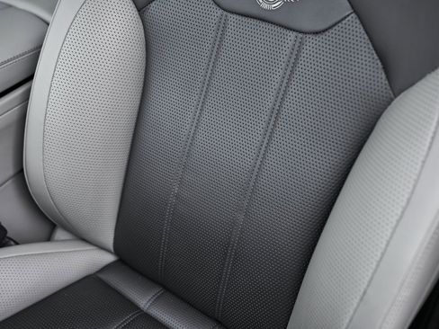 Used 2023 Bentley Bentayga Extended Wheelbase image 45