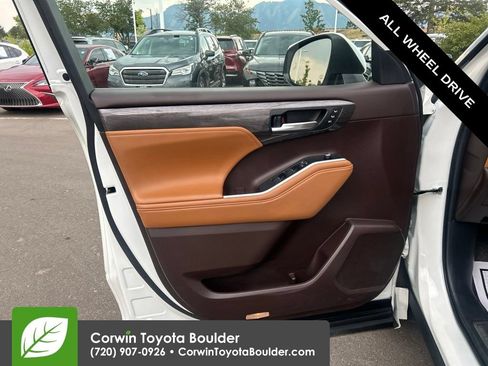 Used 2021 Toyota Highlander Platinum AWD/4WD image 23
