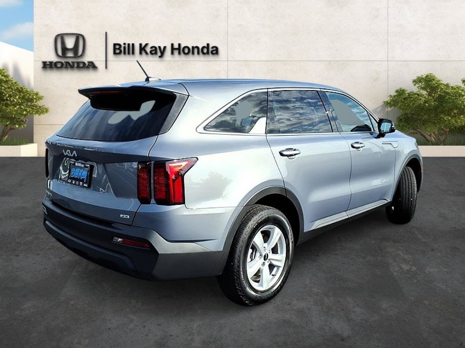 Used 2023 Kia Sorento LX AWD/4WD image 3
