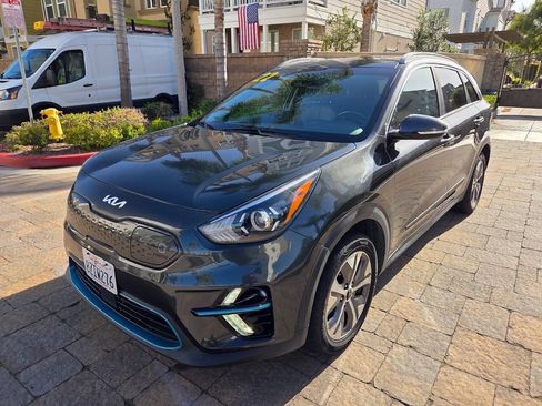 Used 2022 Kia Niro EX Premium FWD image 13