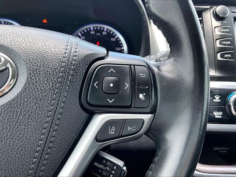 Used 2017 Toyota Highlander XLE FWD image 25