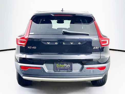 Used 2024 Volvo XC40 B5 Core image 7