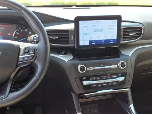 Used 2020 Ford Explorer XLT w/ Equipment Group 202A AWD/4WD image 11