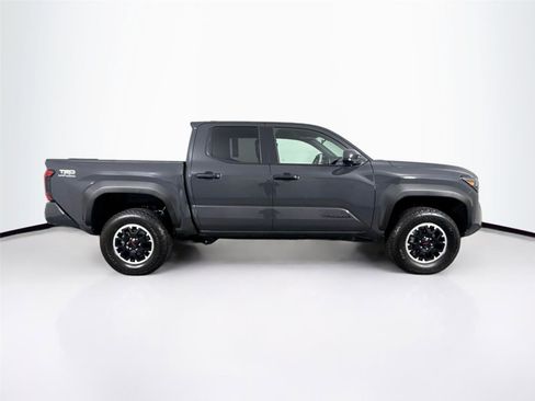 Certified 2025 Toyota Tacoma TRD Off-Road image 10