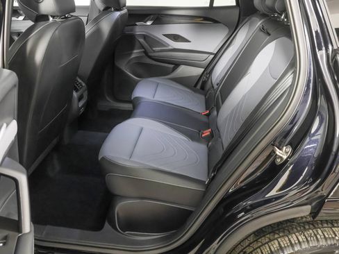 Used 2025 Volkswagen Tiguan SE R-Line AWD/4WD image 37