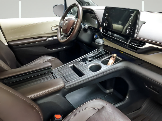 Used 2022 Toyota Sienna Platinum AWD/4WD image 30
