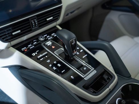 Certified 2023 Porsche Cayenne AWD/4WD image 21