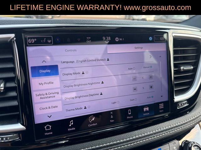 Used 2025 Chrysler Pacifica Limited FWD image 29