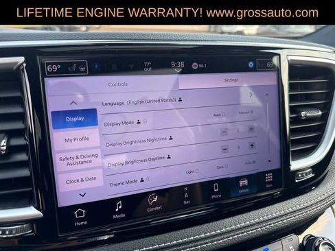 Used 2025 Chrysler Pacifica Limited FWD image 29