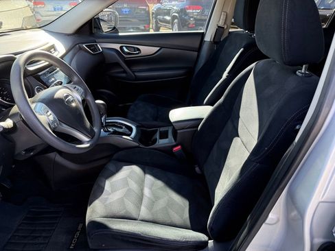 Used 2015 Nissan Rogue SV w/ SV Moonroof Package image 10