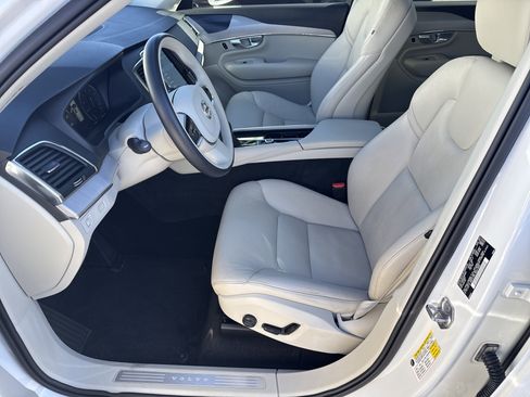 Used 2022 Volvo XC90 T5 Momentum w/ Climate Package image 11