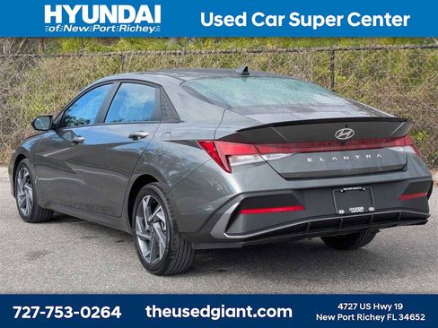 Used 2025 Hyundai Elantra Sport image 3
