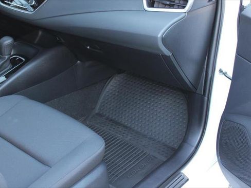 Certified 2023 Toyota Corolla LE image 34