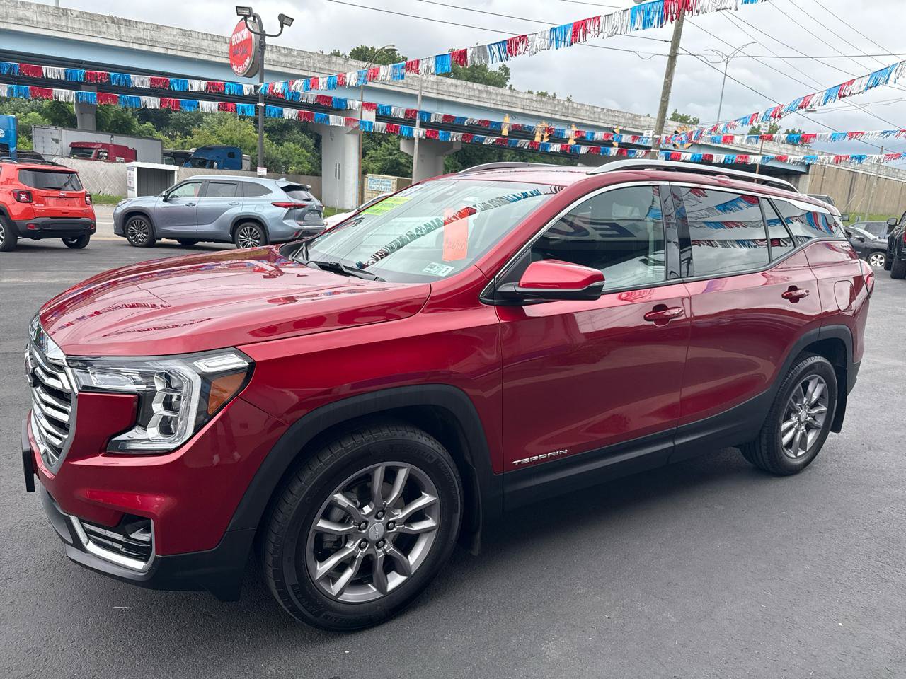 Used 2023 GMC Terrain SLT AWD/4WD image 8