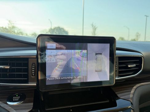 Used 2021 Ford Explorer Limited w/ Equipment Group 301A RWD image 16