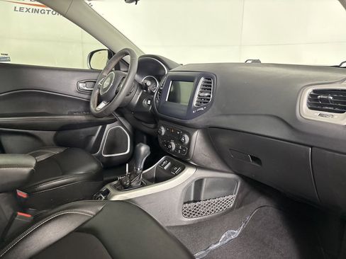 Used 2021 Jeep Compass Latitude image 29