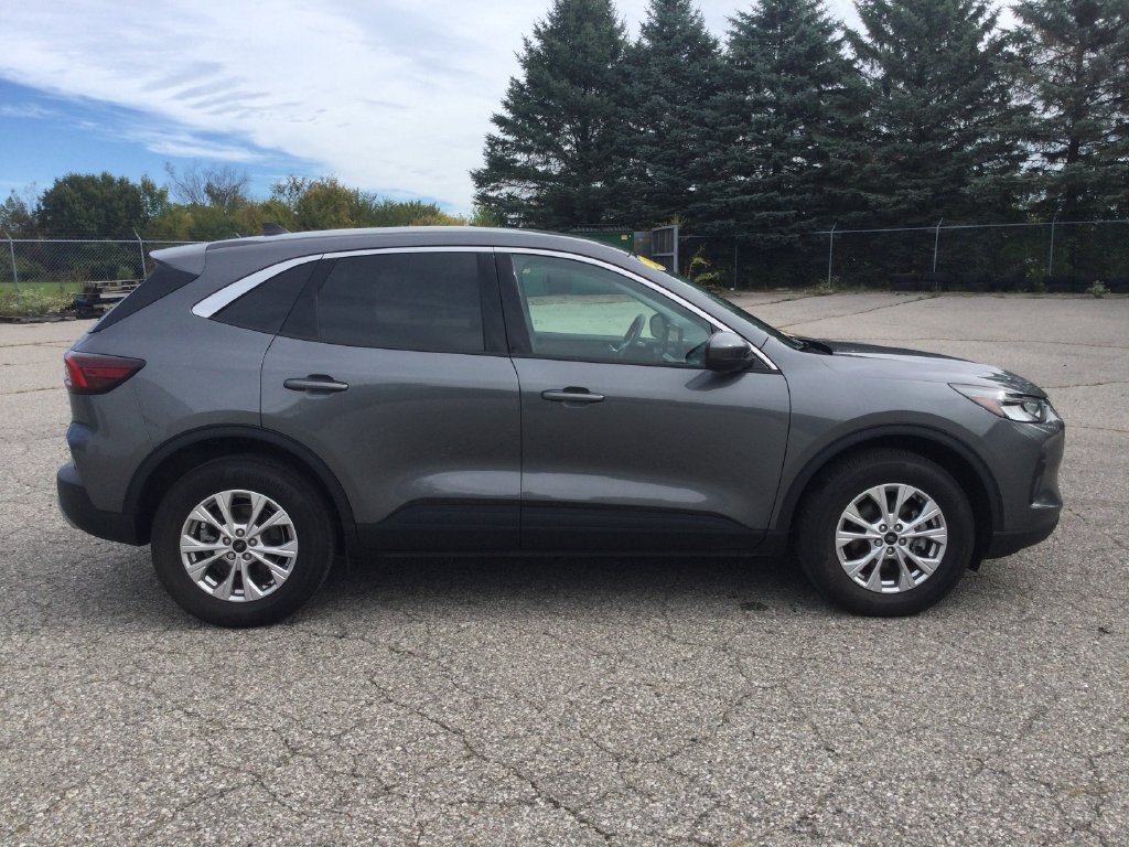 Used 2023 Ford Escape Active w/ Tech Pack #2 AWD/4WD image 8