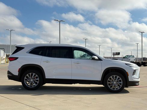 Used 2025 Buick Enclave Preferred image 8