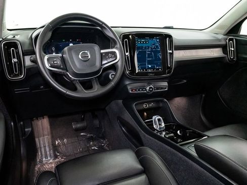 Used 2024 Volvo XC40 B5 Plus w/ Climate Package image 6