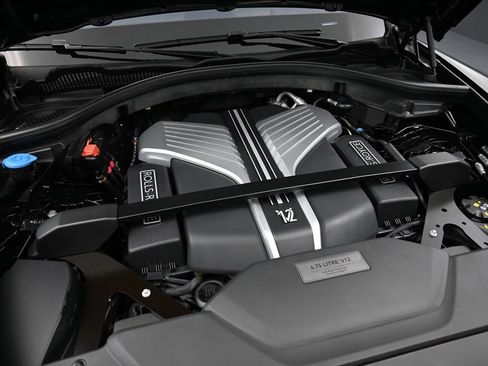 Used 2023 Rolls-Royce Cullinan w/ Technology Package image 37