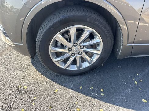 Used 2019 Buick Envision Essence FWD image 2