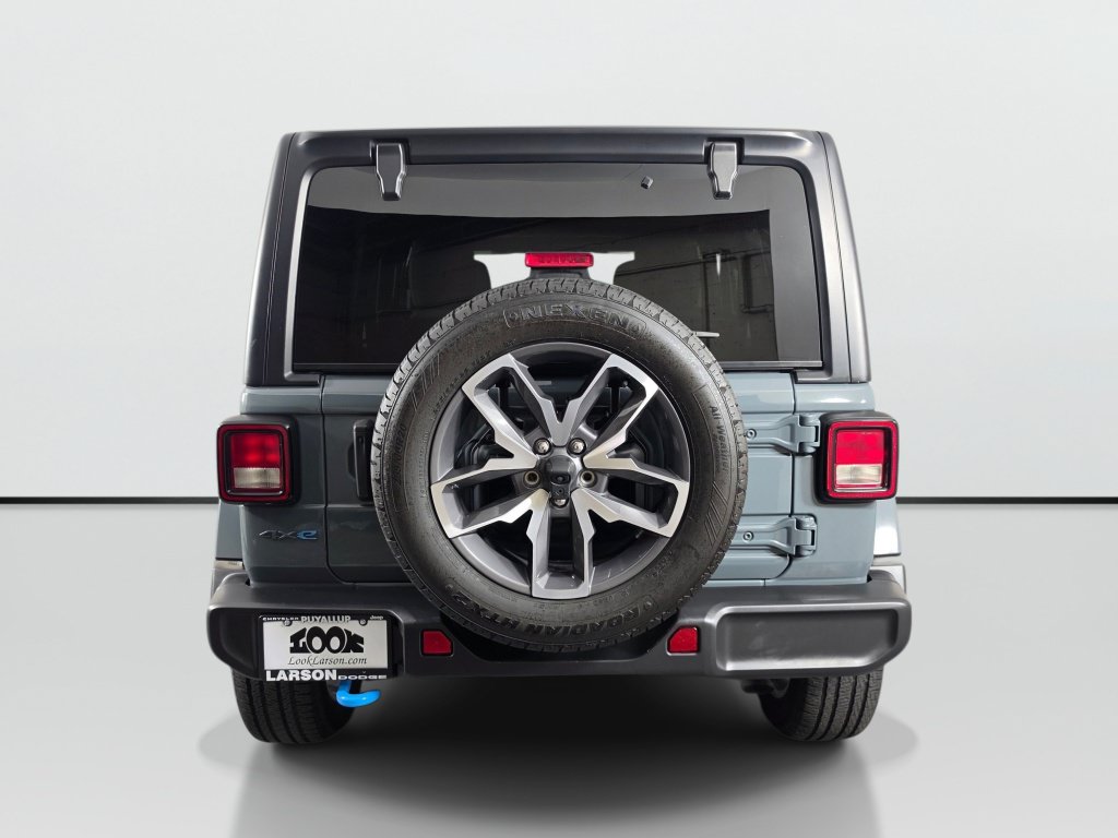Used 2024 Jeep Wrangler Unlimited w/ Convenience Group AWD/4WD image 4