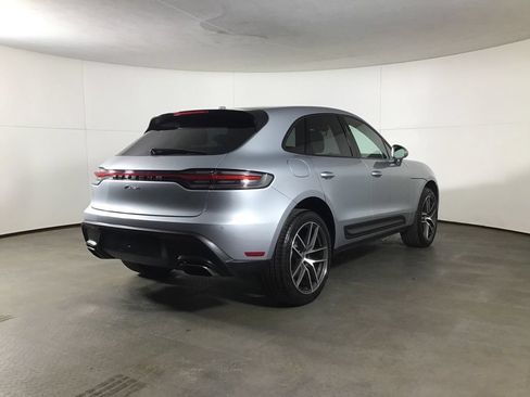 Certified 2026 Porsche Macan AWD/4WD image 5