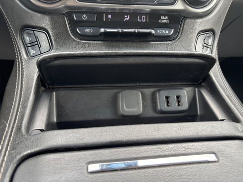 Used 2020 Chevrolet Suburban Premier image 31