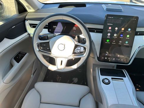 New 2025 Volvo EX90 Plus w/ Protection Package Premier image 18