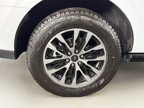 Used 2025 Ford Expedition Platinum AWD/4WD image 35