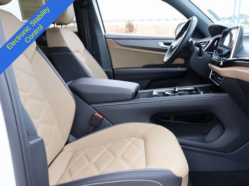 Used 2025 Volkswagen Atlas Cross Sport SE image 9