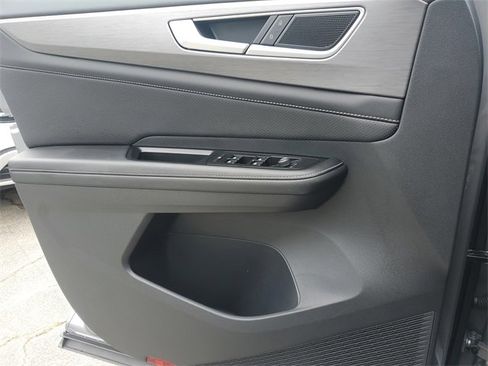 Certified 2025 Volkswagen Atlas Cross Sport SE image 20