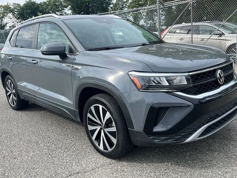 Used 2022 Volkswagen Taos SE image 3
