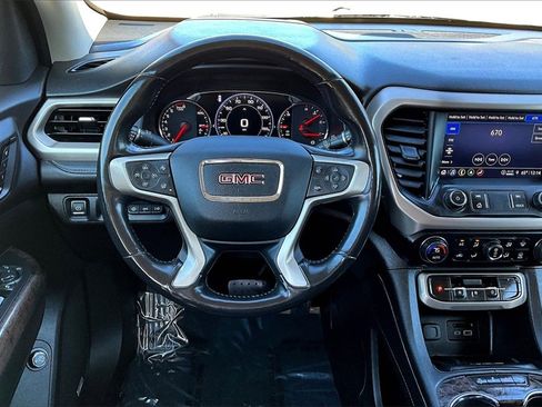 Used 2022 GMC Acadia Denali w/ Denali Technology Package image 9