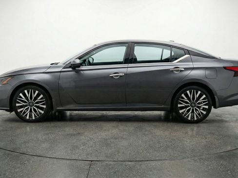Used 2025 Nissan Altima 2.5 SV image 5
