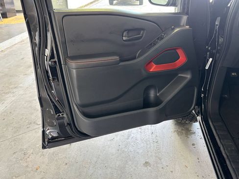 Used 2026 Nissan Frontier PRO-4X AWD/4WD image 18