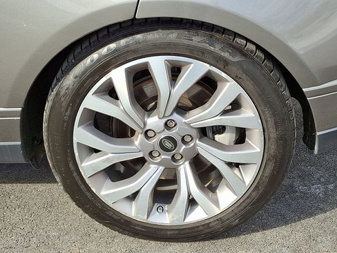 Used 2019 Land Rover Range Rover HSE image 10