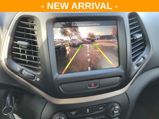 Used 2015 Jeep Cherokee Latitude w/ Cold Weather Group FWD image 10