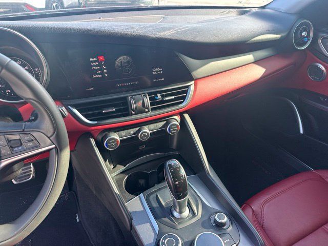 Used 2019 Alfa Romeo Giulia w/ Quick Order Package 22K Sport RWD image 13